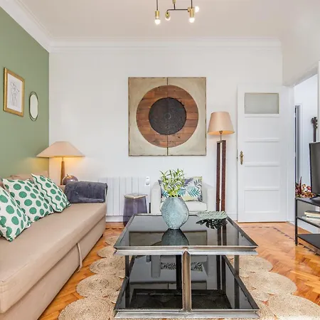 Apartament Classy 4bdr W/ Balcony By Lovelystay