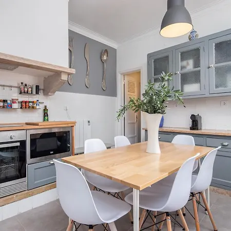 Classy 4bdr W/ Balcony By Lovelystay Lizbona