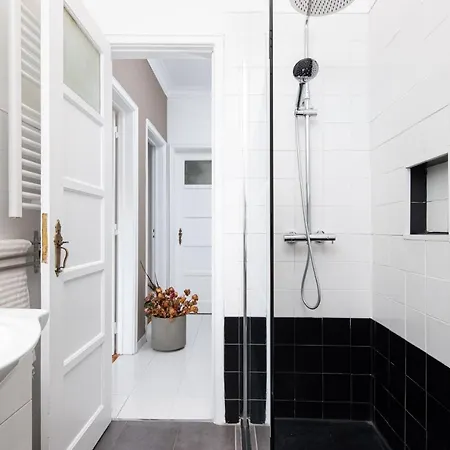 Classy 4bdr W/ Balcony By Lovelystay * Lissabon