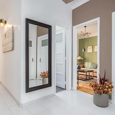 דירה Classy 4bdr W/ Balcony By Lovelystay *