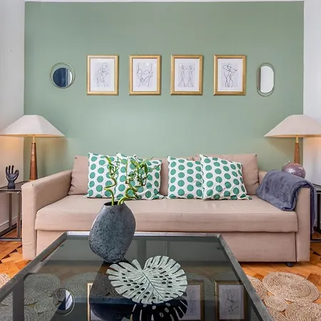 Classy 4bdr W/ Balcony By Lovelystay Apartment