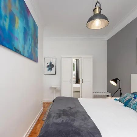 Apartment Classy 4bdr W/ Balcony By Lovelystay *