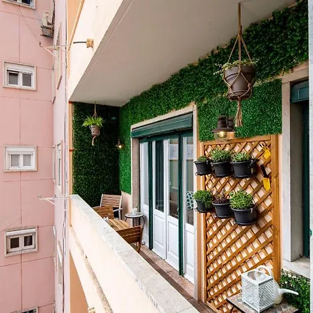 Apartment Classy 4bdr W/ Balcony By Lovelystay