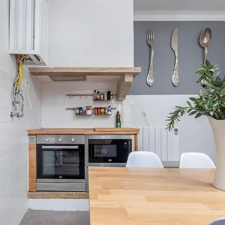 Classy 4bdr W/ Balcony By Lovelystay Lägenhet