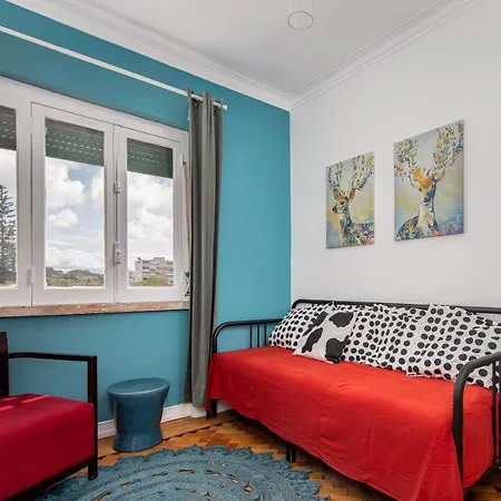 Apartment Classy 4bdr W/ Balcony By Lovelystay *